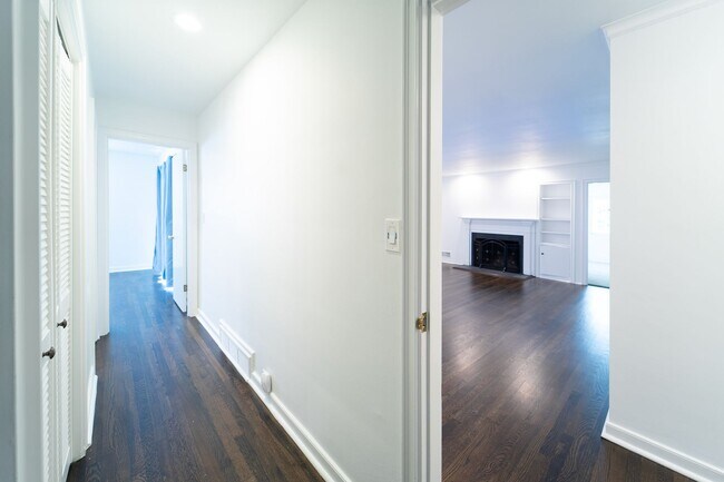 Building Photo - Newly Remodel Home in West Hills!