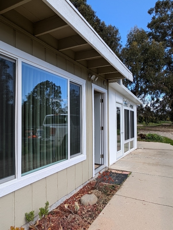 Building Photo - 955 Via Solana