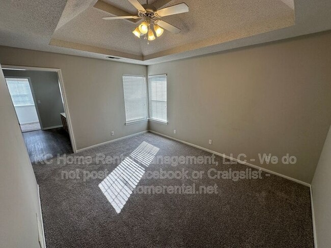 Building Photo - 8042 N Elmwood Ave