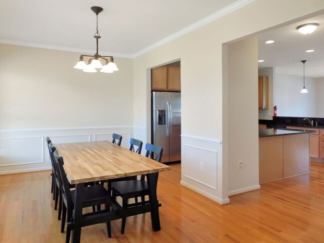 Building Photo - 23363 Marview Ct