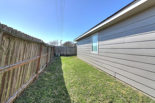 Building Photo - 2334 Mystic Star Dr