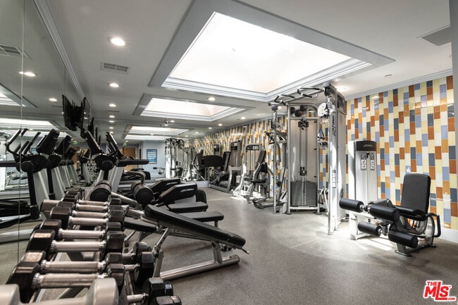 Building Photo - 10520 Wilshire Blvd