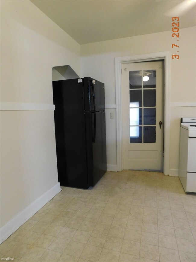 Building Photo - 2 br, 1 bath Duplex - 6230 Sedgefield Dr A...