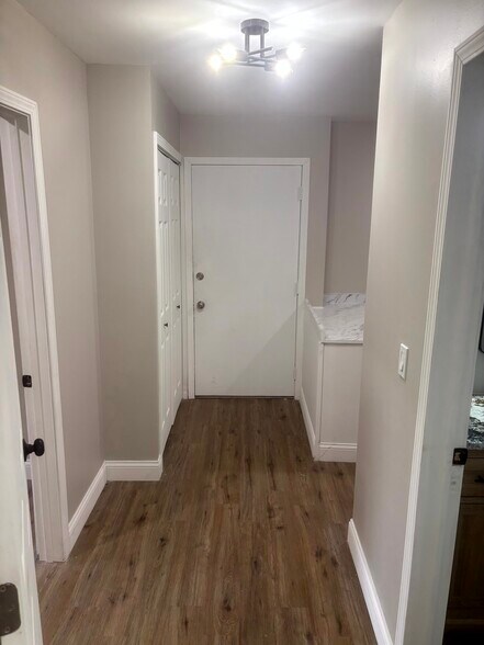 Building Photo - 29621 Fernhill Dr