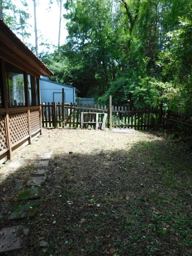 Building Photo - Great 3/2 in Ironwood Golf Course Village!