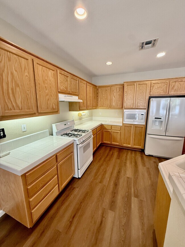 Building Photo - 596 Eskaton Cir