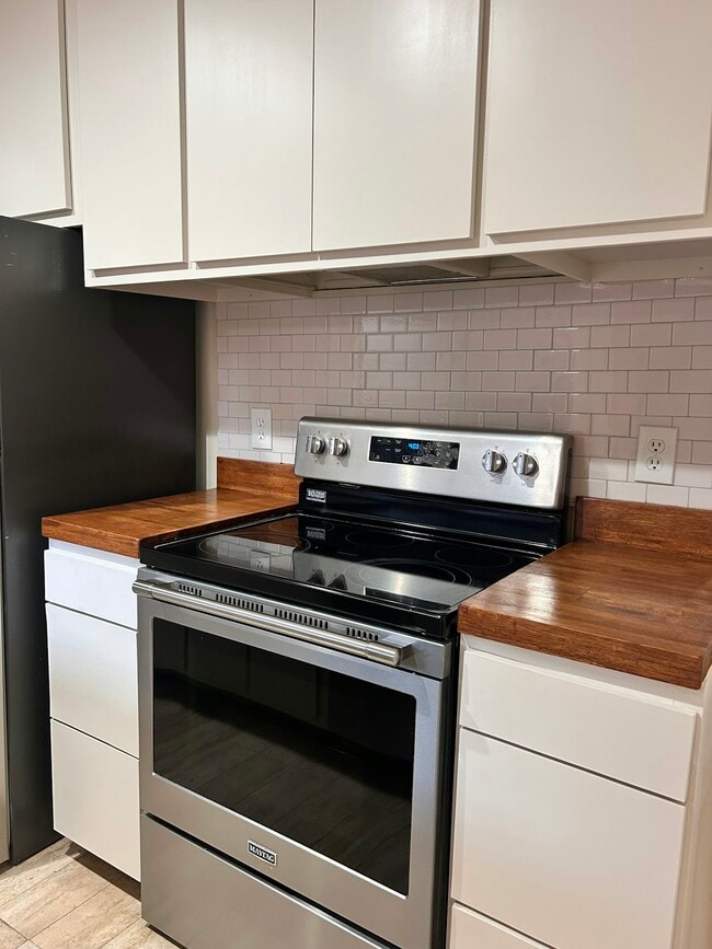 Building Photo - 3919 Buena Vista St