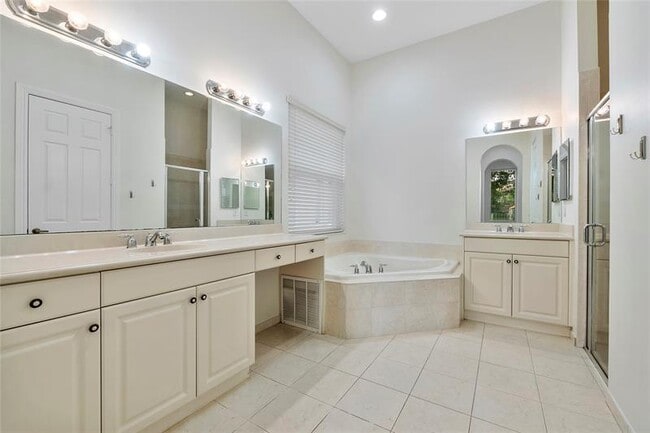 Building Photo - 8215 NW 125th Ln