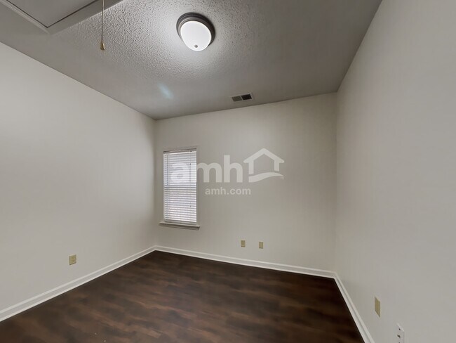 Building Photo - 1588 Wynne Rd