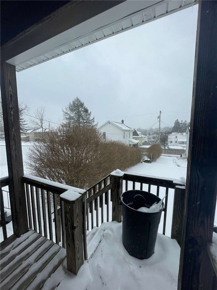 Building Photo - 136 S Spring Ave