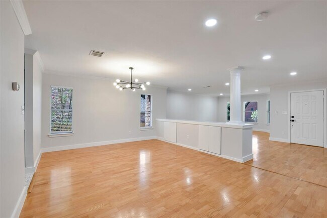 Building Photo - 10903 Claywood Dr
