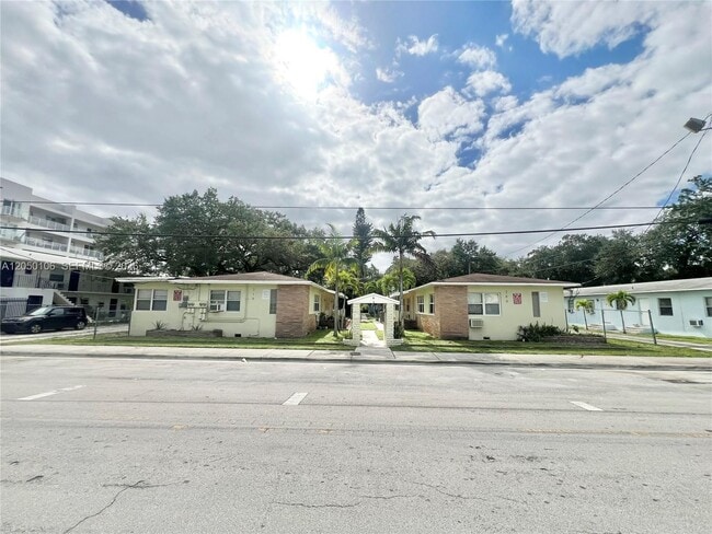 Building Photo - 710 NE 85th St