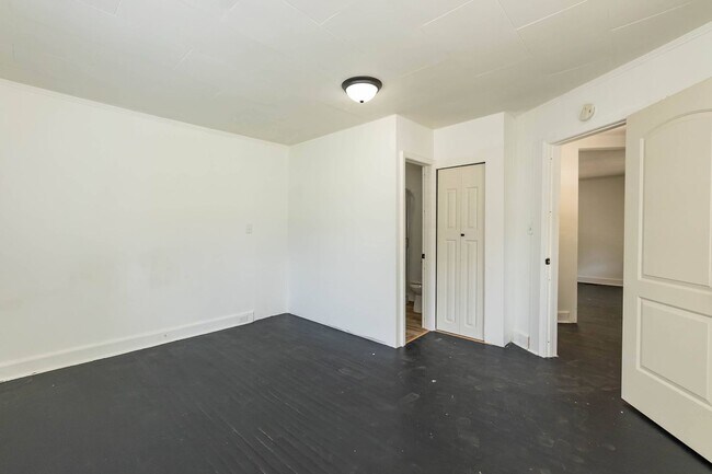 Building Photo - Beautiful Three Bedroom Home!