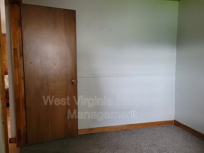 Building Photo - 606 21st St W