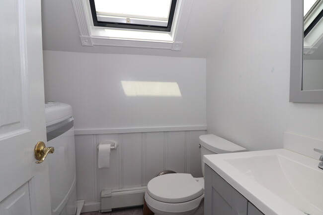 Building Photo - 262 S Ketcham Ave