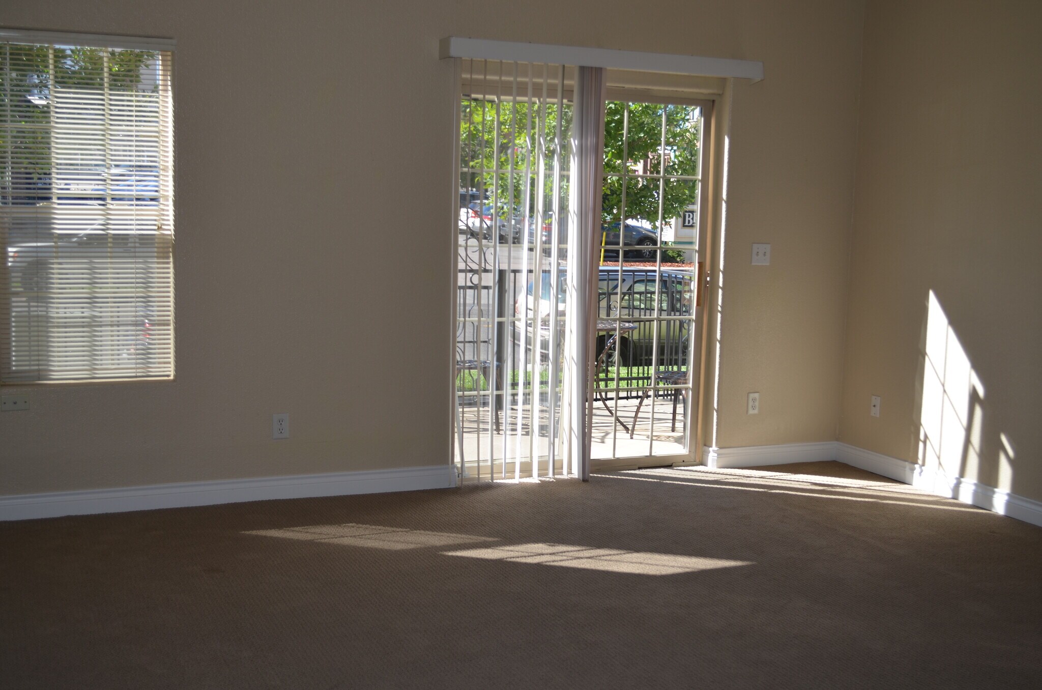 Building Photo - 1986 S University Blvd