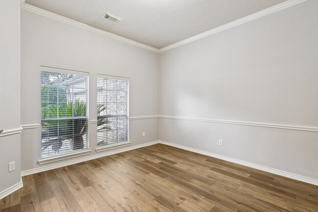 Building Photo - 10206 Pine Flats Dr