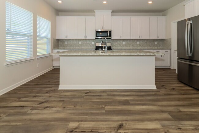 Building Photo - 512 Magnolia Dr