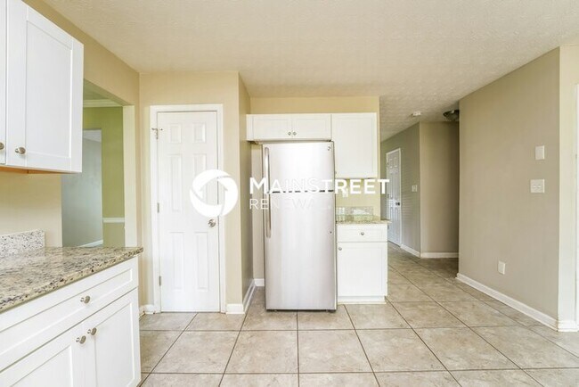 Building Photo - 5 Bedroom Pet-Friendly Home in Lithonia, GA with Main Street Renewal