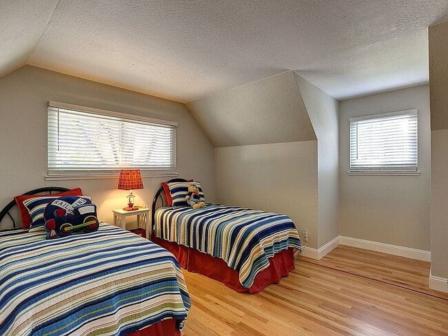 Building Photo - "Spacious 3-Bedroom Retreat with 2 Full Baths in Charming Pleasanton!"