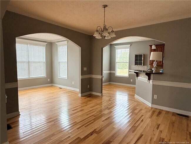 Building Photo - 3917 Barnsdale Dr