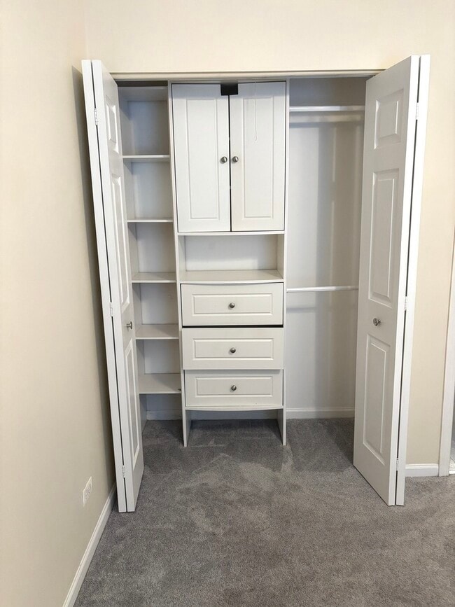 Building Photo - 549 Springbrook Trail N