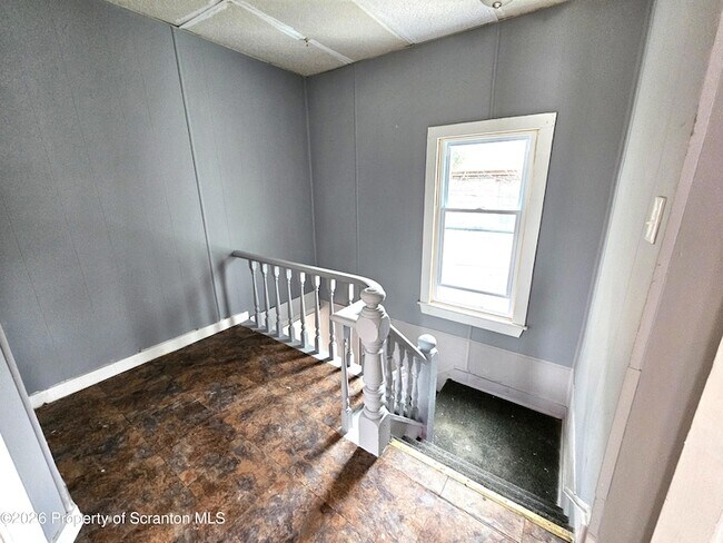 Building Photo - 351 Main St