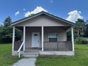 Building Photo - Charming 3 bedroom, 2 bath Florida Cracker-style home in Lake City