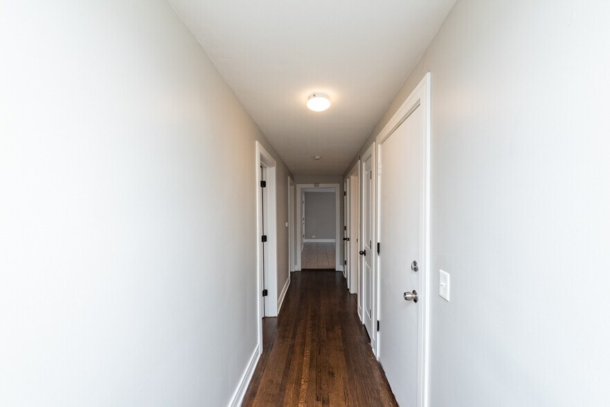 Building Photo - 3058 N Kostner Ave