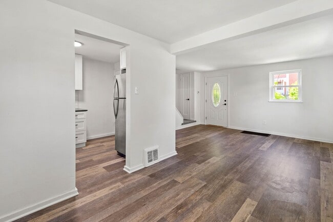Building Photo - AVAILABLE NOW! RENOVATED 2-BEDROOM, ONLY 1...
