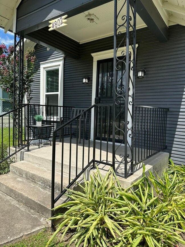 Building Photo - 4802 Siegel St