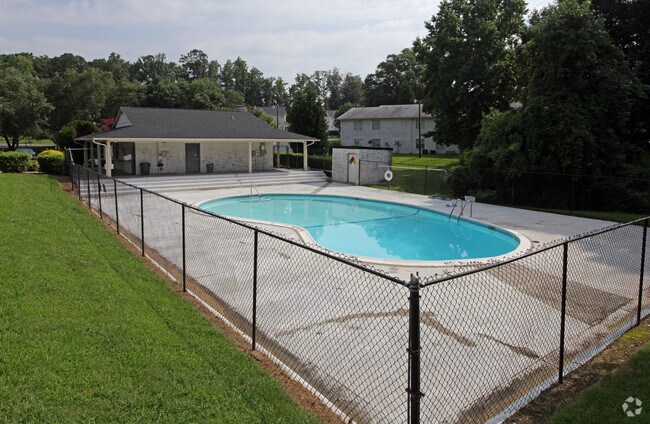 Pool - Springmont Gardens Apartments