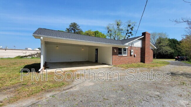 Building Photo - 104 Madison Cir