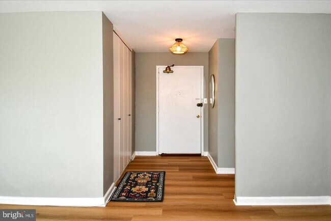 Building Photo - 1300 S Arlington Ridge Rd