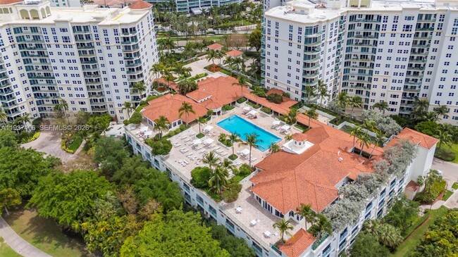 Building Photo - 20000 E Country Club Dr