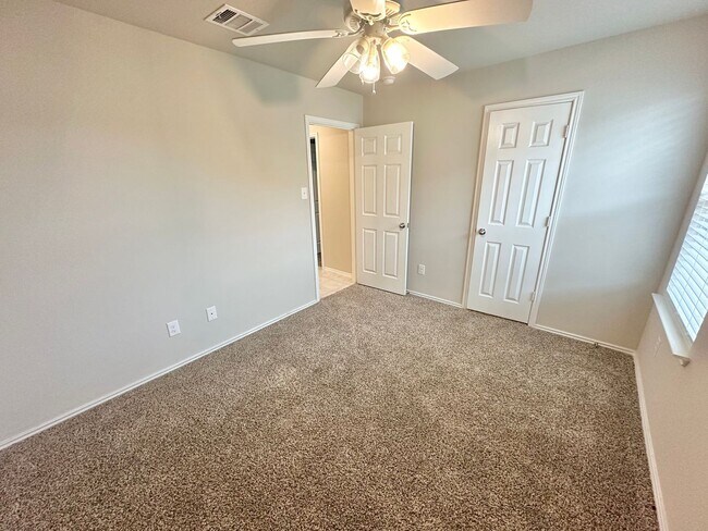 Building Photo - AVAILABLE NOW!