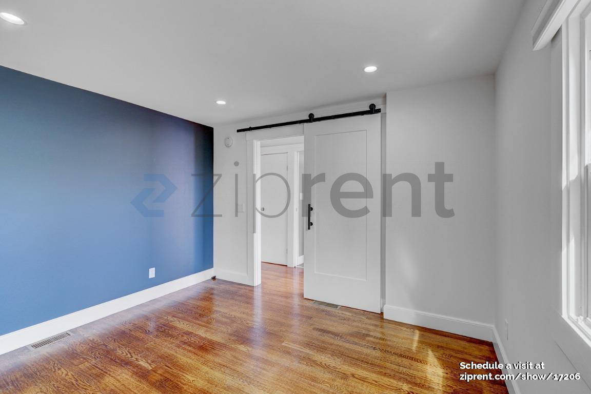 Building Photo - 537 Moultrie St