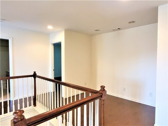 Building Photo - 432 Collins Glen Ct