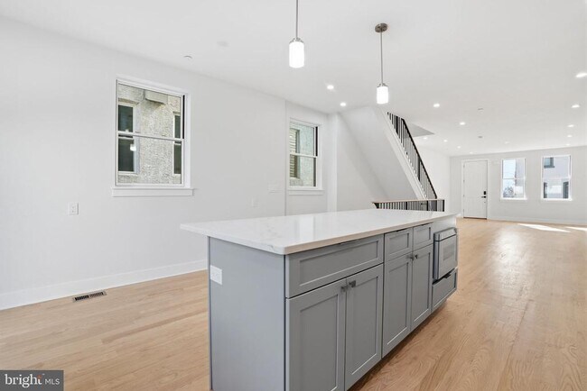 Building Photo - 222 Hermitage St