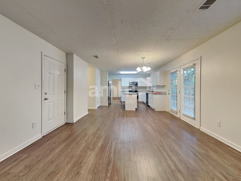 Building Photo - 1729 Temple Johnson Rd