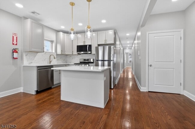 Building Photo - 579 S 12th St