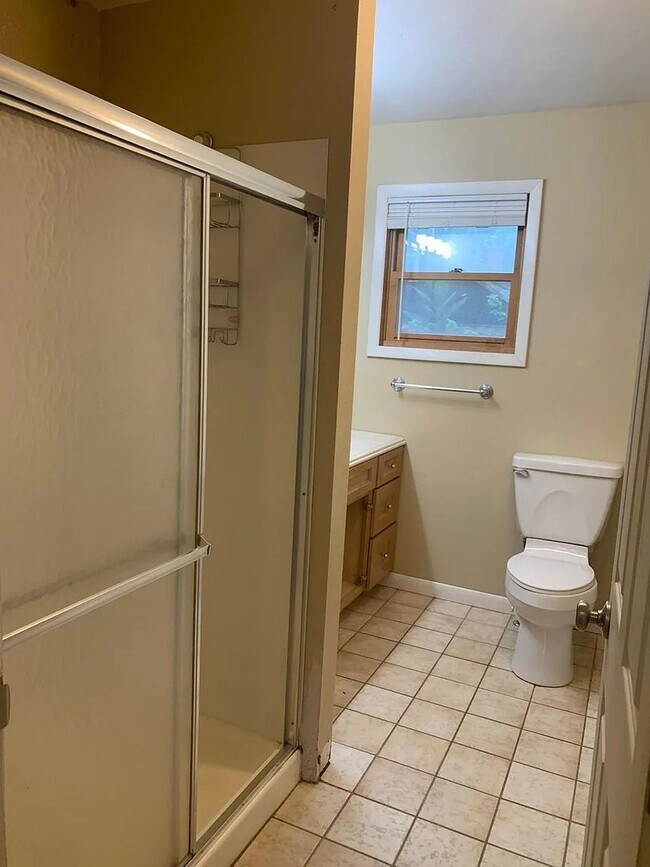 Building Photo - SHORT TERM RENTAL: Spacious 5+ Bedroom Home on the Hill! Available Now-July 24th 2026.