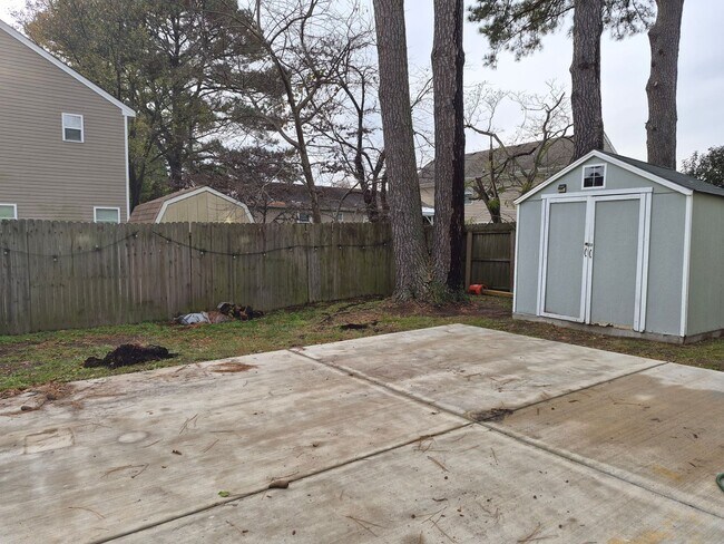 Building Photo - 1723 Fisher Ave