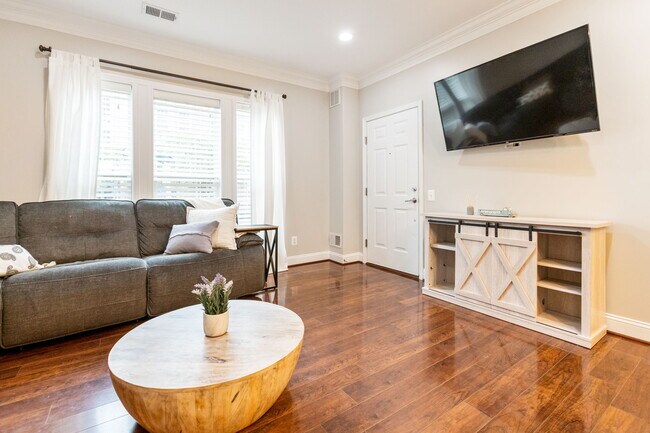 Building Photo - 20657 Sibbald Sq