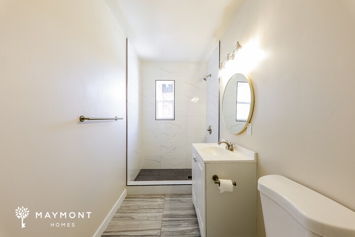 Building Photo - 2311 W Whitton Ave