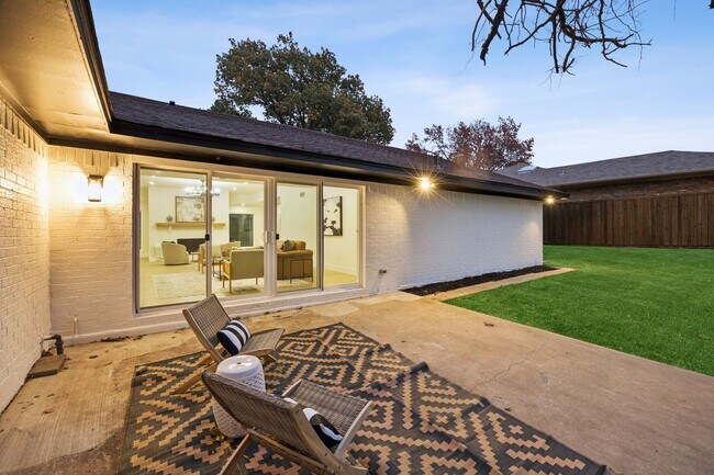 Building Photo - 3401 Valley View Ln