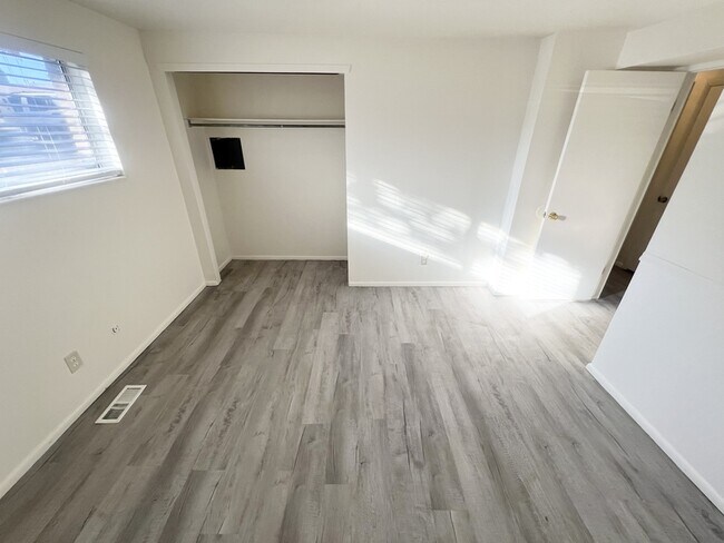 Building Photo - 325 W 100 S