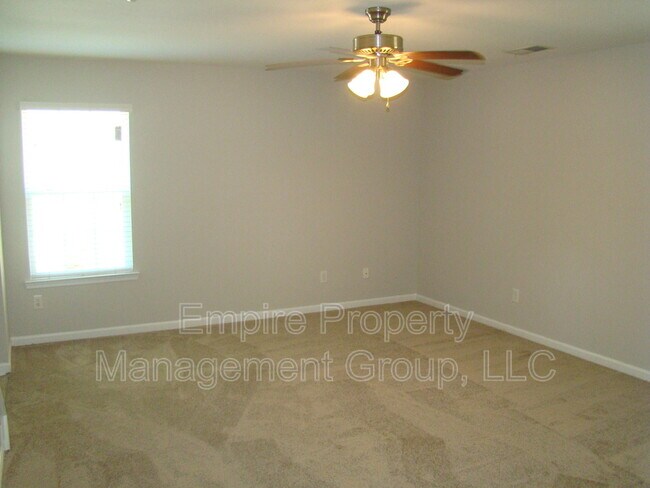 Building Photo - 384 Denman Loop