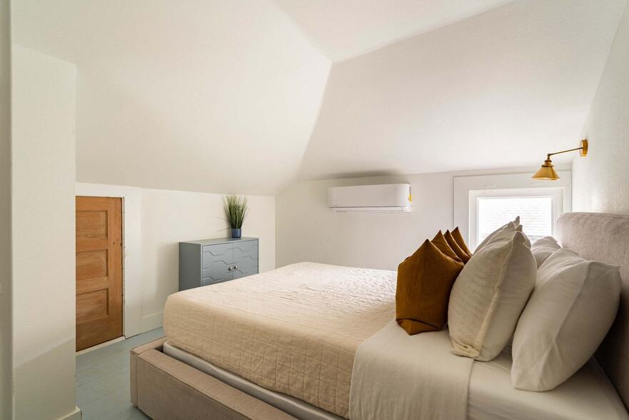 Building Photo - 1603 NW 23rd Ave