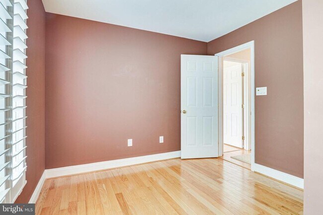 Building Photo - 6122 Bayliss Pl